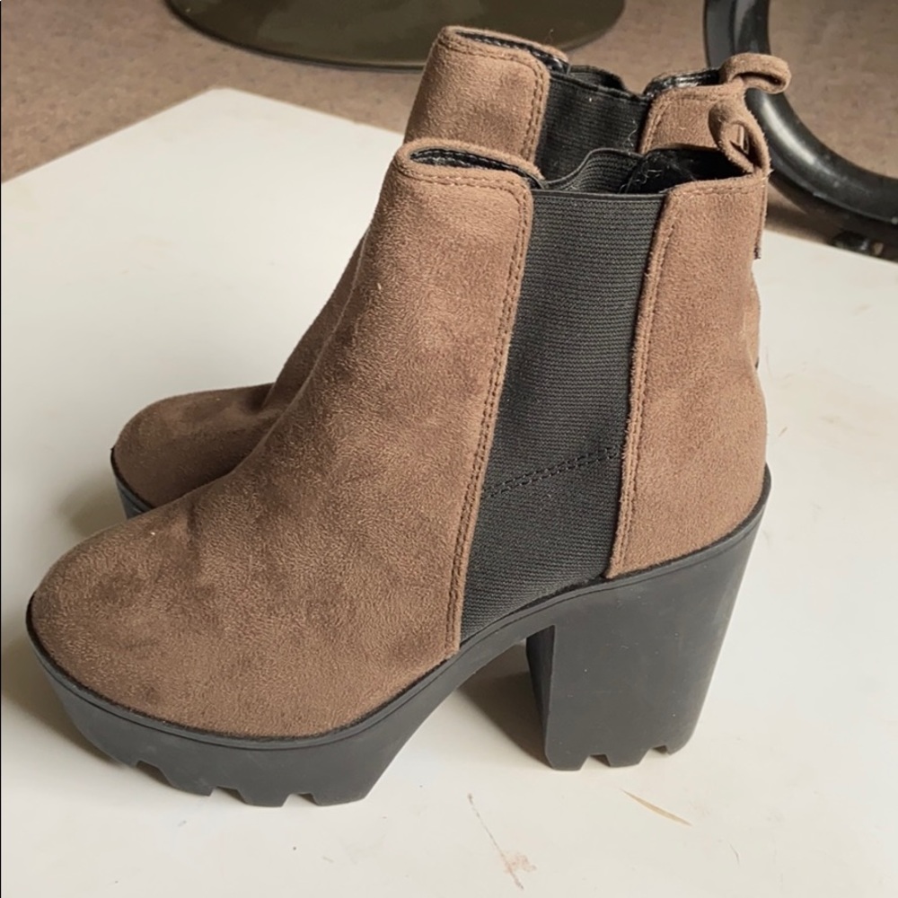 Brown suede soda brand boots size 6 - Picture 3 of 4